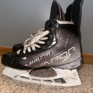 2024 Bauer Vapor Hyperlite Hockey Skates Regular Width Pro Stock 7.5 (Used)