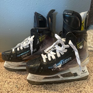 Bauer Vapor Hyperlite 2 Hockey Skates Regular Width Pro Stock 7.5 (Used)