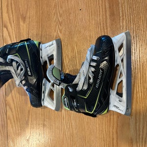 Bauer GSX Hockey Goalie Skates Extra Wide Width  Size 2.5 (Used)