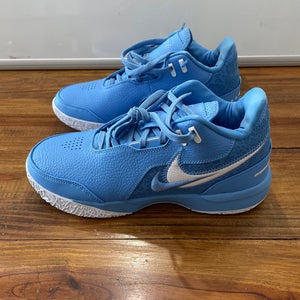 Women’s basketball shoe