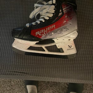 Bauer Vapor Hyperlite 2 Hockey Skates 6.5 (Used)