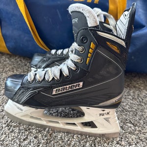 Bauer Supreme Comp Hockey Skates Regular Width  Size 3.5 (Used)