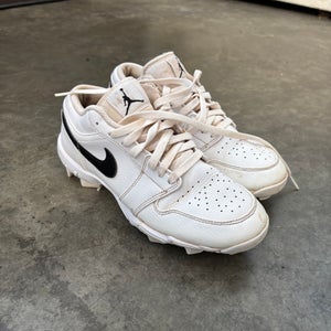 White Kid's Youth Size M 6.0 (W 7.0) Nike Low Top Molded Cleats (Used)