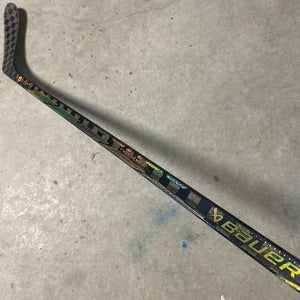 P28 87 Flex Senior Bauer Proto R Right Hand Hockey Stick Pro Stock NCAA (New)