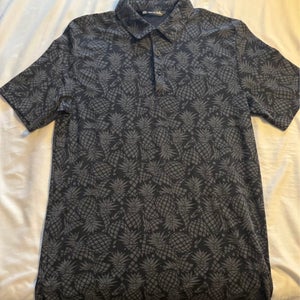 Black Small Men's Travis Matthew Shirt (Used)