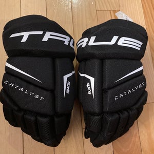 New True Catalyst 9x5 Gloves 9" Youth
