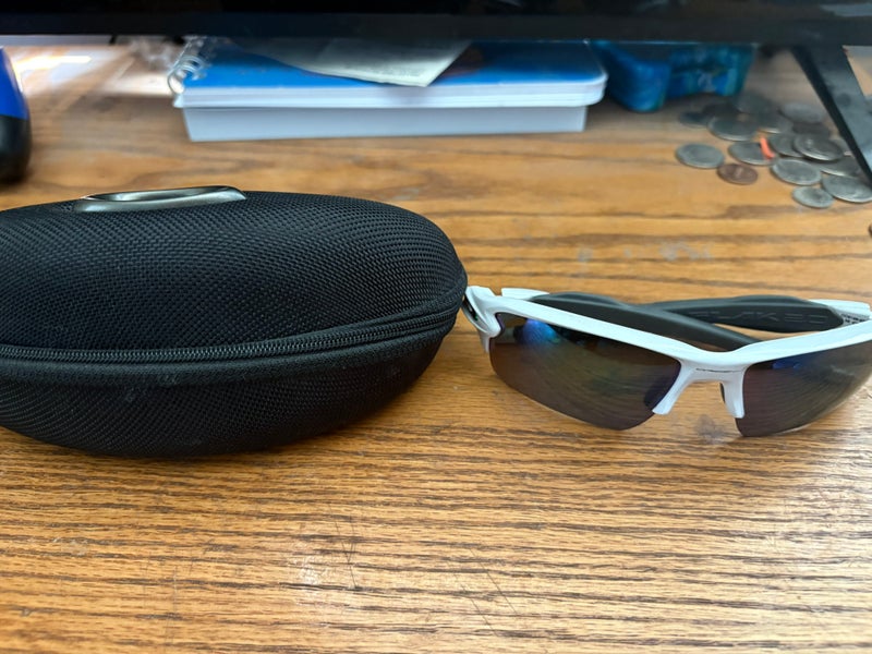 Unisex  One Size Fits All Oakley Flak 2.0 Sunglasses (Used)