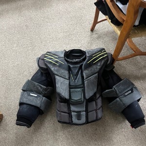 Large Bauer Hyperlite Goalie Chest Protector (Used)