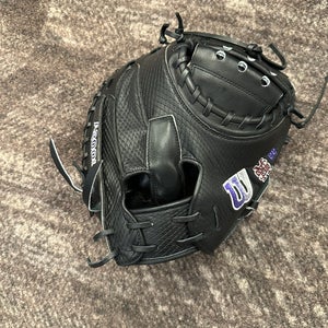 2025 Wilson RH Catcher's A2000 Baseball Glove 34" (Used)