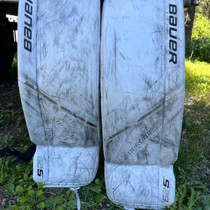 Medium  Bauer Supreme S29 Goalie Leg Pads (Used)