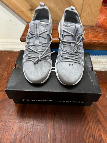 Gray Men's Youth Size M 7.0 (W 8.0) Under Armour Shoes (New)