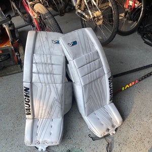 32"  2020 Vaughn Velocity V9 Pro Carbon Goalie Leg Pads (Used)