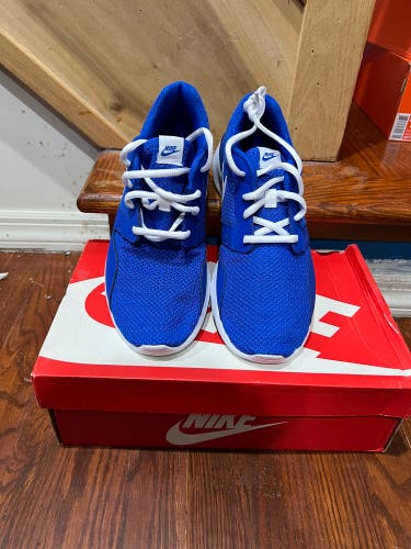 Blue Unisex Youth Size M 7.0 (W 8.0) Nike Roshe Shoes (New)