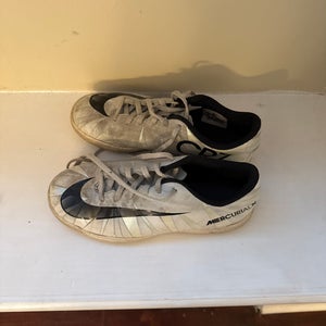 Youth soccer shoes