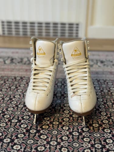 Jackson Ultima Figure Skates C Junior 2.5 (Used)