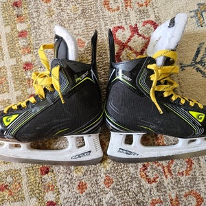 Graf PeakSpeed PK1900 Hockey Skates Size 2 (Used)