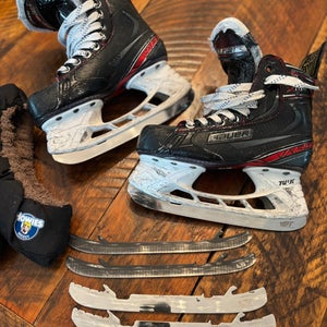 Bauer Vapor X LTX Pro Hockey Skates Regular Width  Size 2.5 (Used)