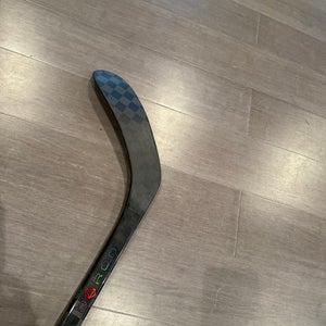 Intermediate Bauer Proto-R Right Handed Hockey Stick P28  (Used)