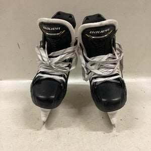 Used Bauer SUPREME M5 PRO Junior Hockey Skate Junior 04.5 11725-S000487202