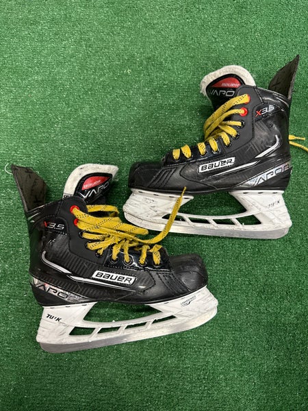 Used Intermediate Bauer Vapor X3.5 Hockey Skates Size 5.5