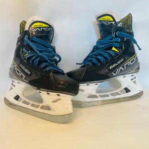 2023 Bauer Vapor X3 Hockey Skates Regular Width   Size 2.5 (Used)