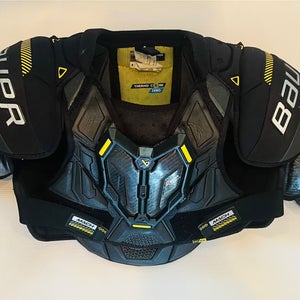 Intermediate Medium Bauer Supreme Mach Shoulder Pads  (Used)