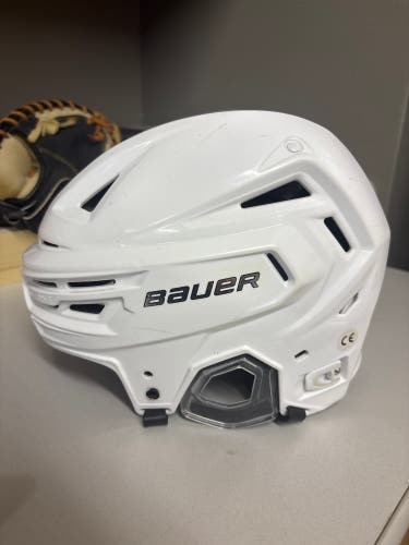 Medium Bauer Re-Akt 150 Helmet (Used)