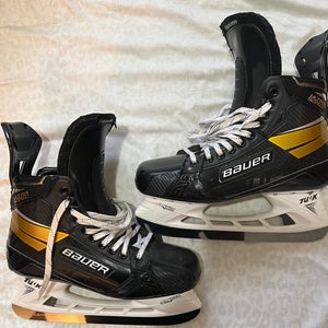 Like new oilers Bauer ultra sonic skates size 9.5 wide