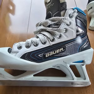Bauer Reactor 9000 Hockey Goalie Skates Regular Width Size 5.5 (Used)