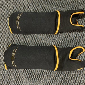 Ball hockey shin pads