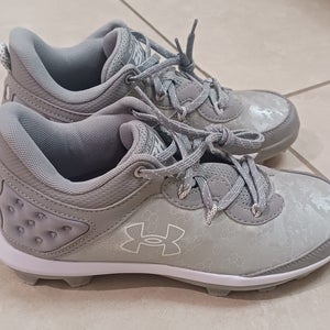 Gray Kid's Size M 5.5 (W 6.5) Youth Under Armour (New)