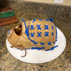 Right Hand Throw Infield Baseball Glove 11.5" (Used)