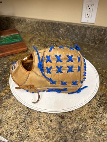Right Hand Throw Infield Baseball Glove 11.5" (Used)