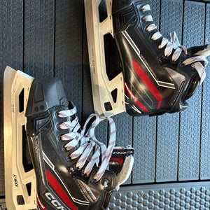 CCM EFLEX 6.9 Hockey Goalie Skates Regular Width 6 (Used)