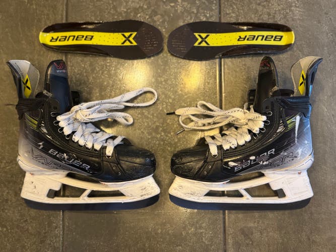 2023 Bauer Vapor Hyperlite 2 Hockey Skates Size 5.5 (Used)