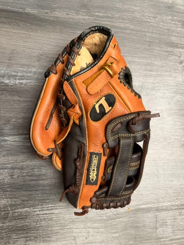 Louisville Slugger RH Infield TPX Helix Series Baseball Glove 11.75" (Used)