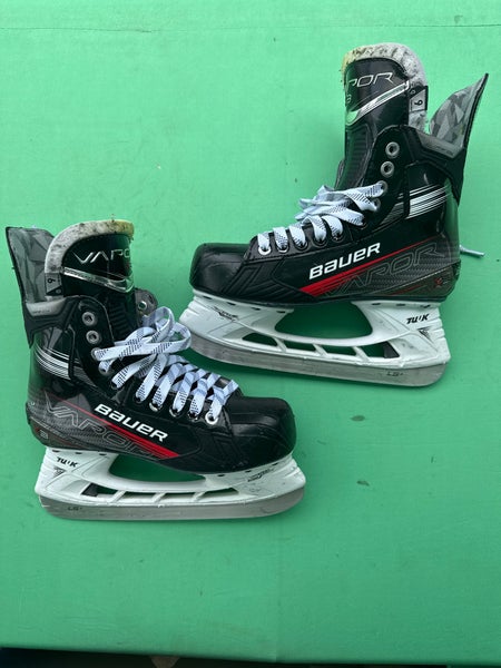 Intermediate Bauer Vapor X3 Hockey Skates (Regular) - Size: 6 (Used)