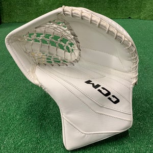 Junior CCM Eflex 6.5 Goalie Glove Regular (Used)