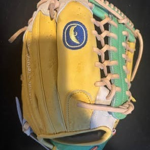 Aria Banana Glove (Limited Edition)