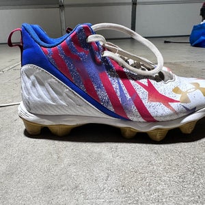 Youth Under Armour (Used But Like New) Size 6Y Football Cleats