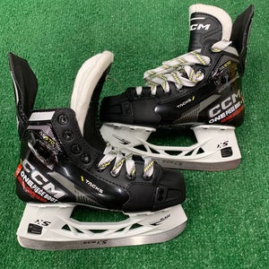NEW CCM Tacks AS-570 Hockey Skates | Junior 1.5 (Regular)