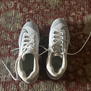 White Size M 8.5 (W 9.5) Adult Nike Low Top Trout Metal (New)