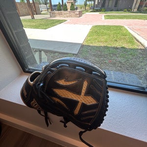 Wilson RH A2000 Baseball Glove 12" (Used)