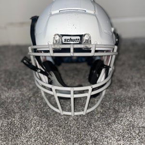 Adult Medium Schutt F7 Helmet (Used)
