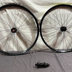 Specialized Roval Traverse Aluminum Tubeless Disc Brake Thru Axle 29er Wheelset