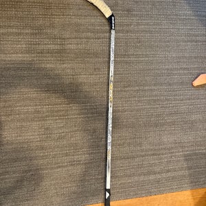 Intermediate Easton Synergy ST Right Handed Hockey Stick (Used)