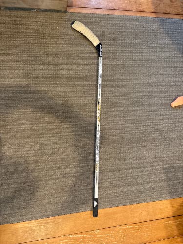 Intermediate Easton Synergy ST Right Handed Hockey Stick (Used)