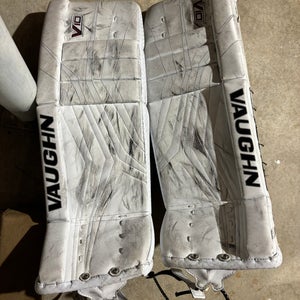 28"  Vaughn Velocity V10 Goalie Leg Pads (Used)