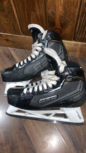 Used Intermediate Bauer S27 Goalie Skates 5.5EE