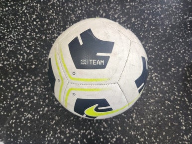 Used Nike PARK TEAM All Size Soccer Ball White 4 11849-S000029233